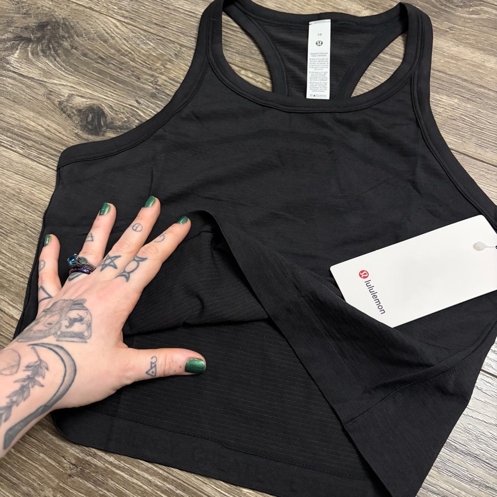 NWT Lululemon Swiftly Tech Cropped Racerback Tank Top 2.0 (Black) Size 10 - Picture 4 of 6